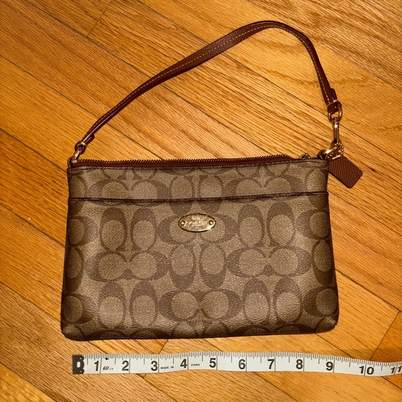 Coach Bag - Picture 3 of 4